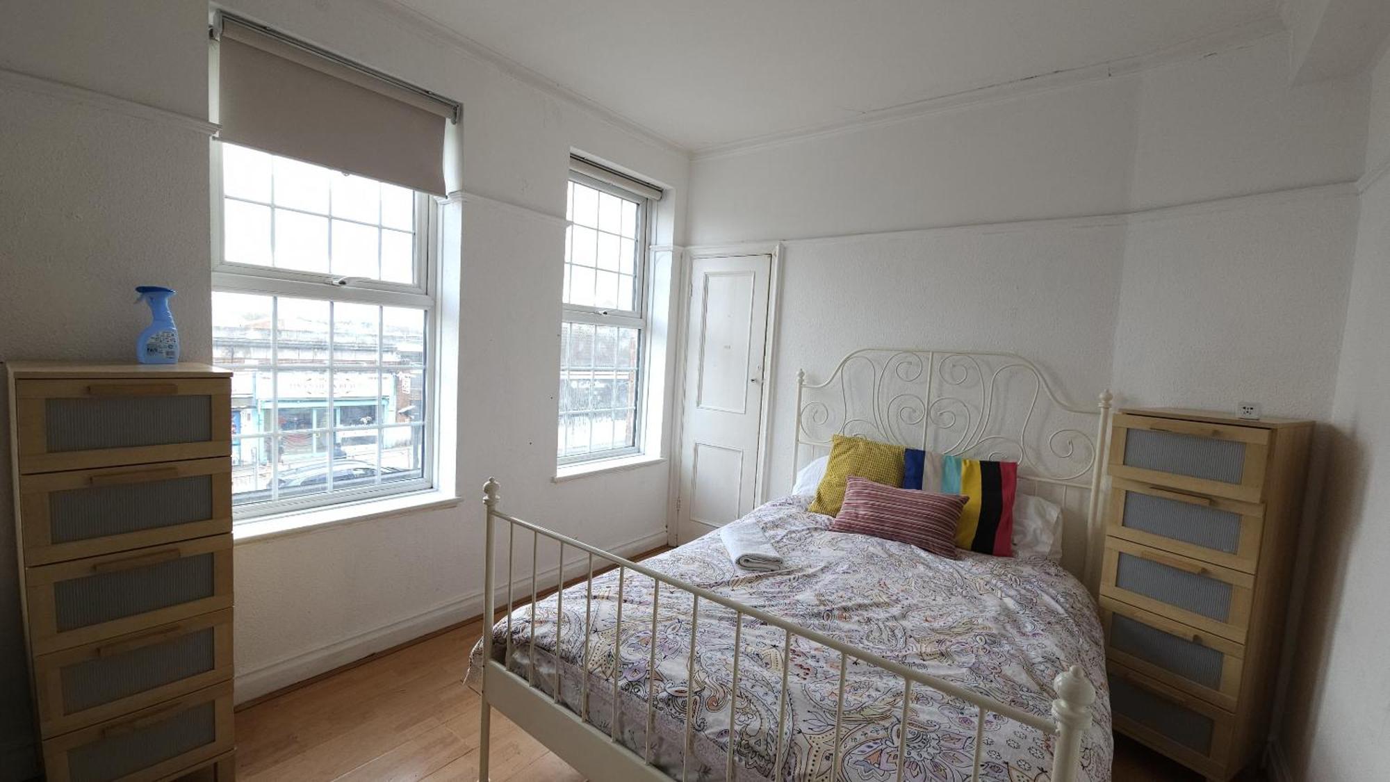 London Edgware Station Apartment Exterior photo