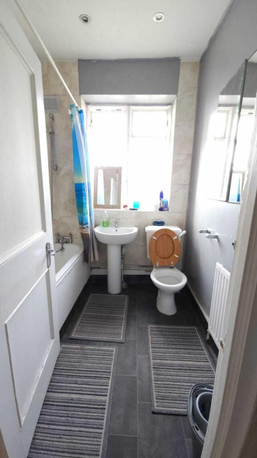 London Edgware Station Apartment Room photo