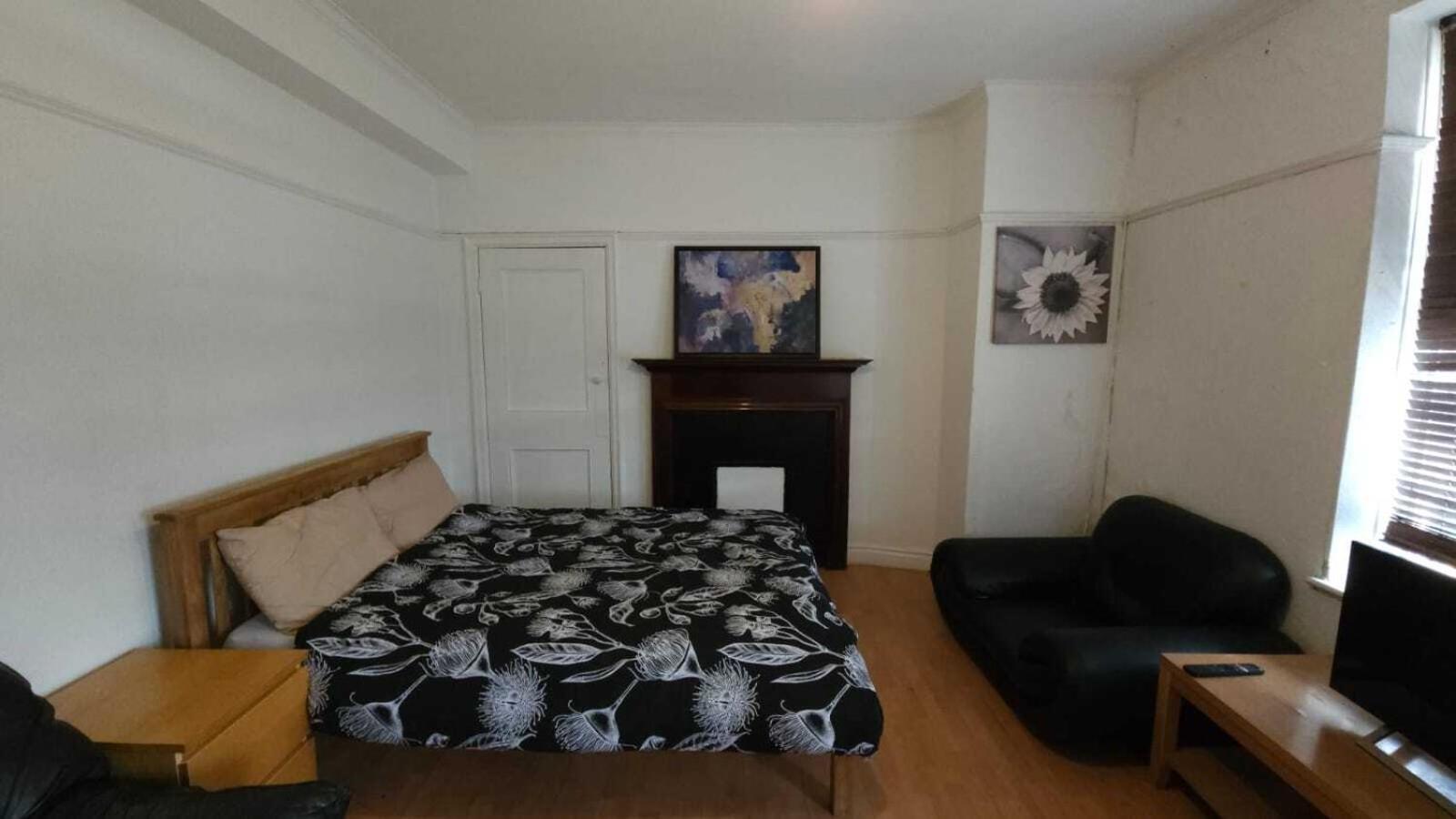 London Edgware Station Apartment Room photo