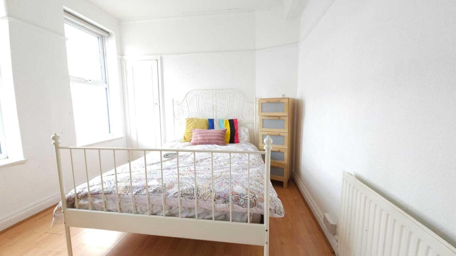 London Edgware Station Apartment Room photo